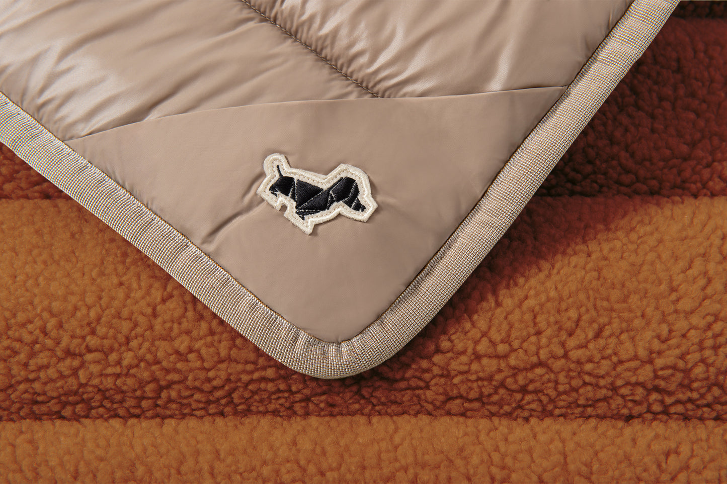 ROLLING HILLS BED
